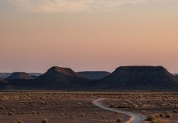 27 個太空夢境含義：​夢見太空、夢見太空旅行、夢見外星人入侵、夢見宇宙飛船、夢見坐車穿越太空