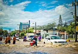 28 個洪水夢境解釋：夢見洪水、夢見洪水泛濫、夢見房子因洪水倒塌。。。